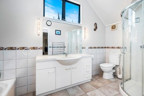 Photo of property in 730 Taiharuru Road, Taiharuru, Onerahi, 0192