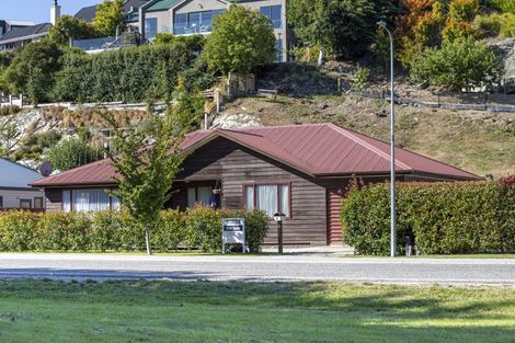 Photo of property in 53 Mcdonnell Road, Arrowtown, 9302