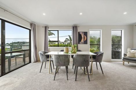 Photo of property in 1/26 Hyde Road, Rothesay Bay, Auckland, 0630