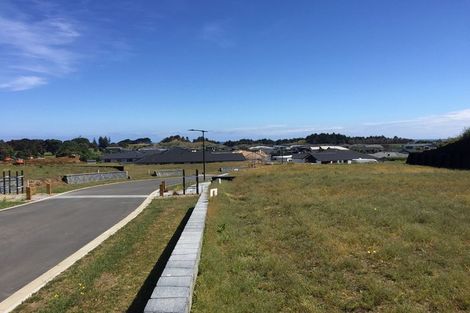 Photo of property in 7 Oakmont Crescent, Waiwhakaiho, New Plymouth, 4312