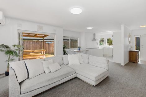 Photo of property in 6 Ishtar Place, One Tree Point, 0118