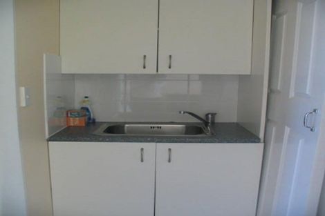 Photo of property in 47 Thatcher Street, Mission Bay, Auckland, 1071