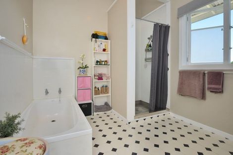 Photo of property in 17 Cemetery Road, Patutahi, Gisborne, 4072