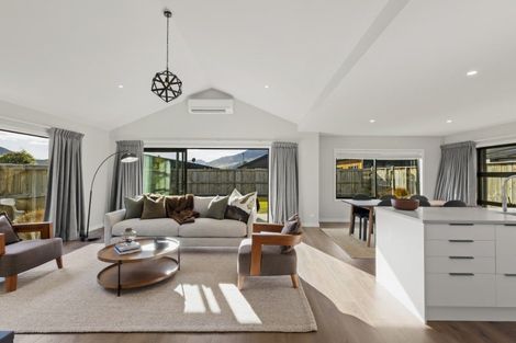 Photo of property in 14 Ward Street, Jacks Point, Queenstown, 9371