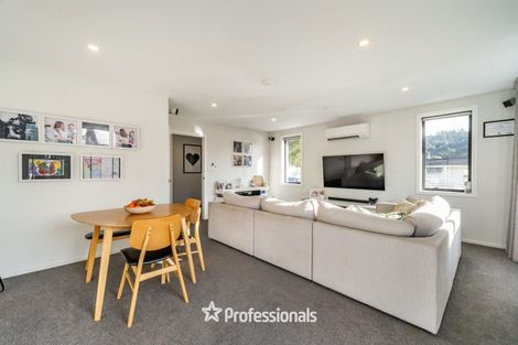 Photo of property in 393 Stokes Valley Road, Stokes Valley, Lower Hutt, 5019