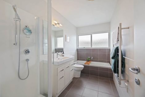 Photo of property in 34 Sunnyhill Crescent, Sunnyhills, Auckland, 2010