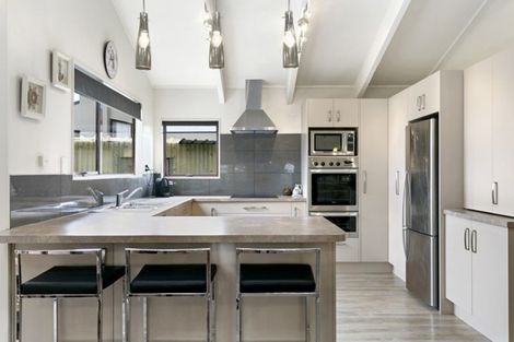 Photo of property in 2 Kew Place, Richmond Heights, Taupo, 3330