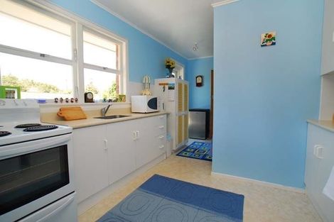 Photo of property in 1 Lauderdale Road, Birkdale, Auckland, 0626