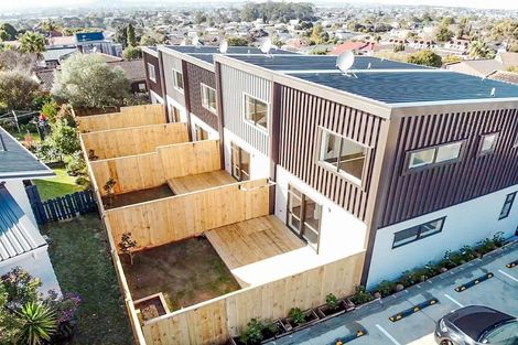 Photo of property in 4337a Great North Road, Glendene, Auckland, 0602