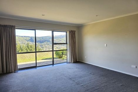 Photo of property in 50 Bing Lucas Drive, Tawa, Wellington, 5028