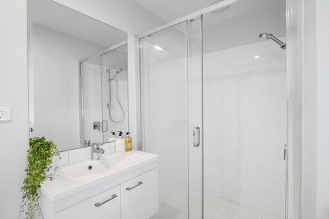 Photo of property in 4d Weetman Drive, Browns Bay, Auckland, 0630