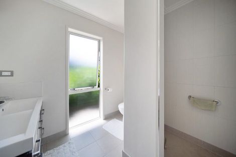 Photo of property in 14 Pescara Point, Karaka, Papakura, 2113