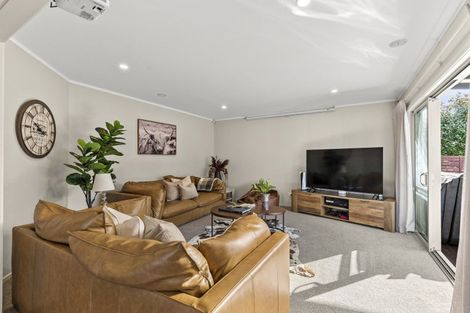 Photo of property in 23 Heta Road, Highlands Park, New Plymouth, 4312