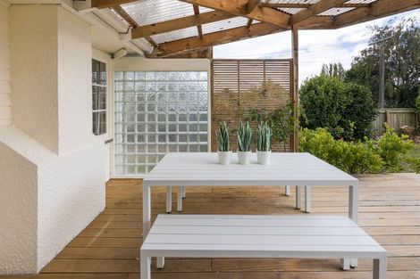 Photo of property in 2 Norwich Place, Awapuni, Palmerston North, 4412