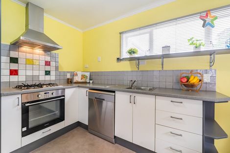 Photo of property in 28 Lincoln Avenue, Tawa, Wellington, 5028