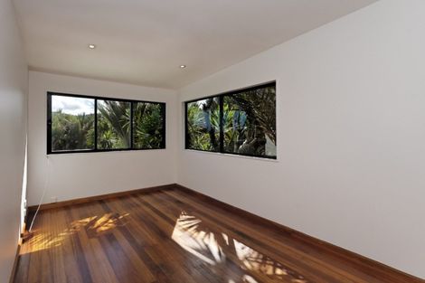 Photo of property in 15 Rayner Road, Piha, 0772