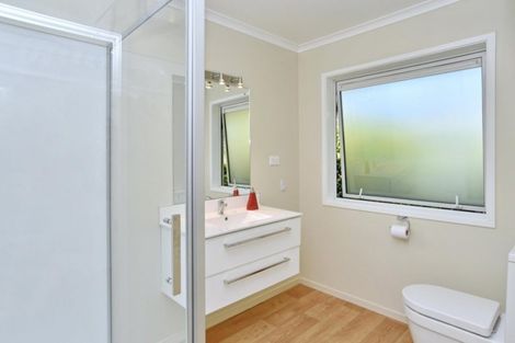 Photo of property in 15a Canberra Place, Redwood, Christchurch, 8051