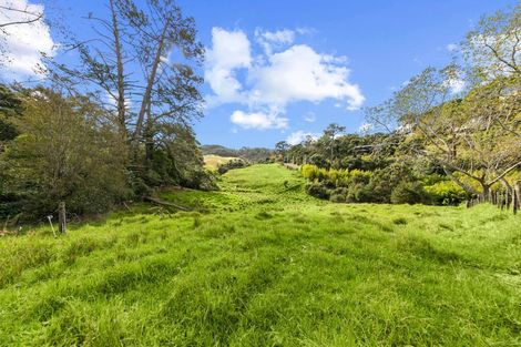 Photo of property in 2 Kay Road, Swanson, Auckland, 0614