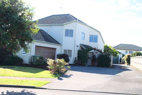 Photo of property in 1/47 Matterhorn Crescent, Northpark, Auckland, 2013