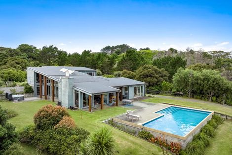 Photo of property in 923 Takatu Road, Tawharanui Peninsula, Warkworth, 0986