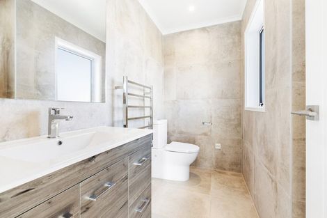 Photo of property in 13 Couldrey Crescent, Red Beach, 0932