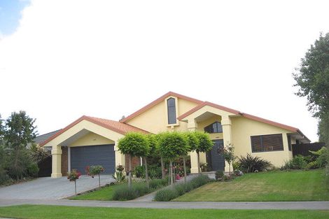 Photo of property in 17 Courtfield Close, Parklands, Christchurch, 8083