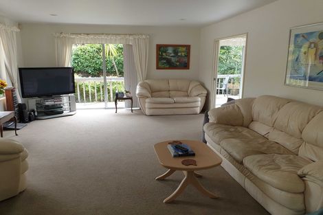 Photo of property in 17 Prestige Place, Castor Bay, Auckland, 0620