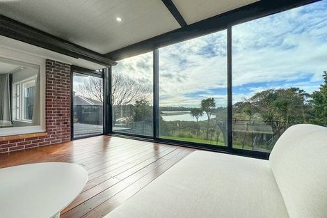 Photo of property in 36 Renata Crescent, Te Atatu Peninsula, Auckland, 0610