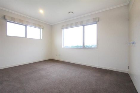 Photo of property in 8 Henriette Place, The Gardens, Auckland, 2105