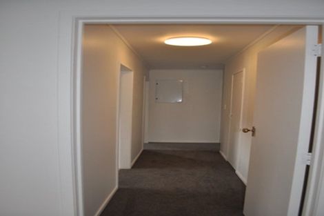 Photo of property in 2/36 Hillcrest Avenue, Hillcrest, Auckland, 0627
