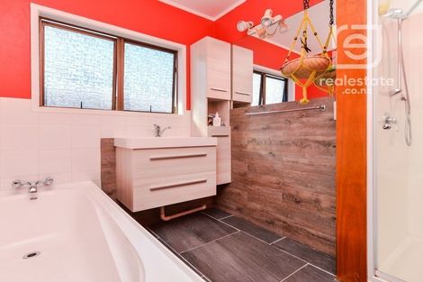 Photo of property in 18 Walter Strevens Drive, Conifer Grove, Takanini, 2112