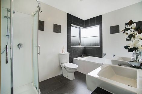 Photo of property in 2 Hawkdun Drive, Flat Bush, Auckland, 2016