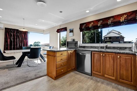 Photo of property in 20 Kellyville Heights, Merrilands, New Plymouth, 4312