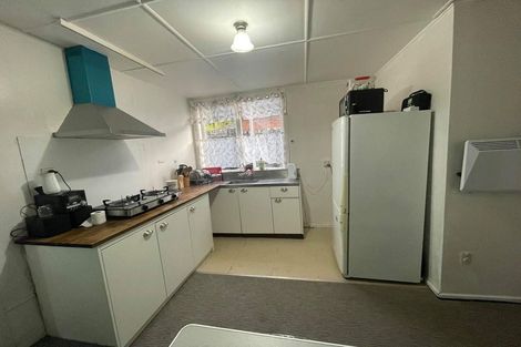 Photo of property in 16 Albert Road, Kelston, Auckland, 0602