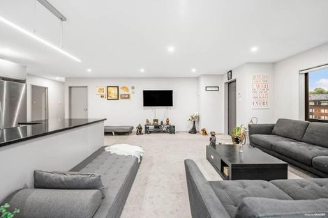 Photo of property in 9 View Road, Mangere, Auckland, 2022