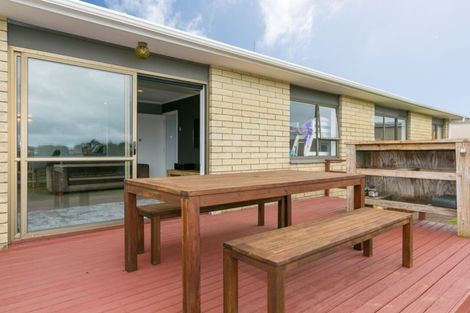 Photo of property in 9b Poplar Grove, Whalers Gate, New Plymouth, 4310
