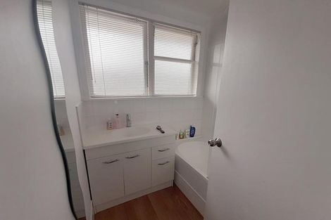 Photo of property in 11 Windrush Close, Mangere, Auckland, 2022