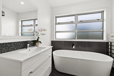 Photo of property in 8 Hikanui Drive, Havelock North, 4130