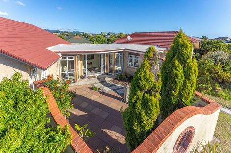 Photo of property in 2 Marewa Place, Waikanae Beach, Waikanae, 5036