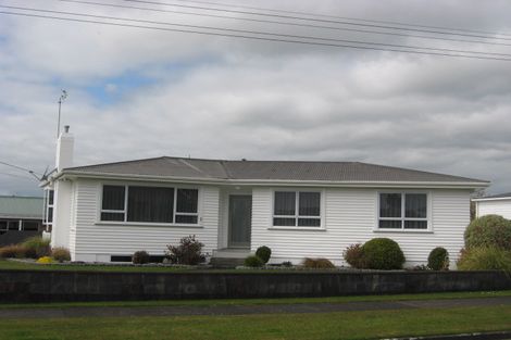 Photo of property in 1 Elm Grove, Westown, New Plymouth, 4310