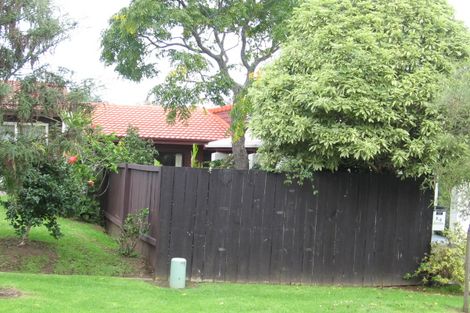Photo of property in 2/2 Pegasus Place, Half Moon Bay, Auckland, 2012