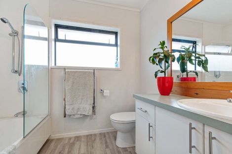 Photo of property in 61 Vardon Road, St Andrews, Hamilton, 3200