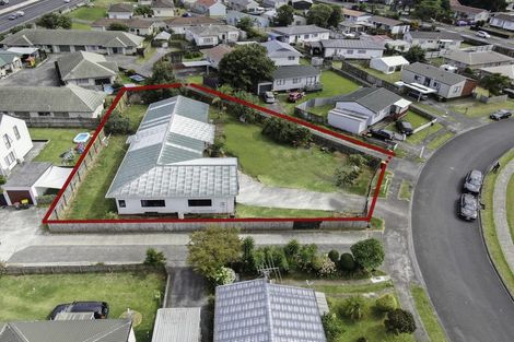 Photo of property in 17 Solveig Place, Randwick Park, Auckland, 2105