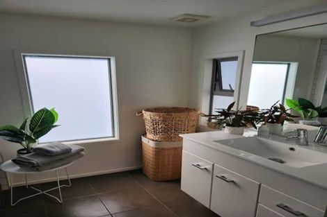 Photo of property in 306 Ocean Road, Whangamata, 3620