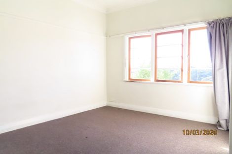 Photo of property in 71 Garden Road, Northland, Wellington, 6012