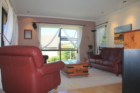 Photo of property in 2 George Deane Place, Greenhithe, Auckland, 0632