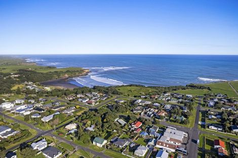 Photo of property in 69 Domett Street, Opunake, 4616