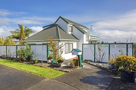 Photo of property in 38 Mccahill Views, Botany Downs, Auckland, 2010