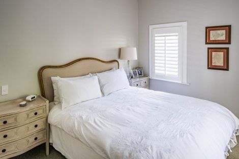 Photo of property in 21 Nikau Street, Eastbourne, Lower Hutt, 5013