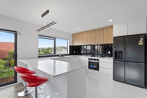 Photo of property in 25a Athena Drive, Totara Vale, Auckland, 0629